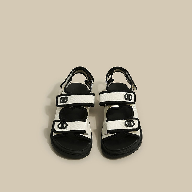 Chanel uslubidagi velcro flatli yozgi universal sandallar, 2022-yil kolleksiyasi