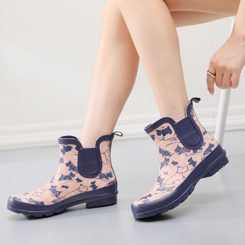 Rain boots women's fashion model outside wearing pretty rubber rain boots low top large size 41 cute 2021 funky cotton waterproof shoes autumn