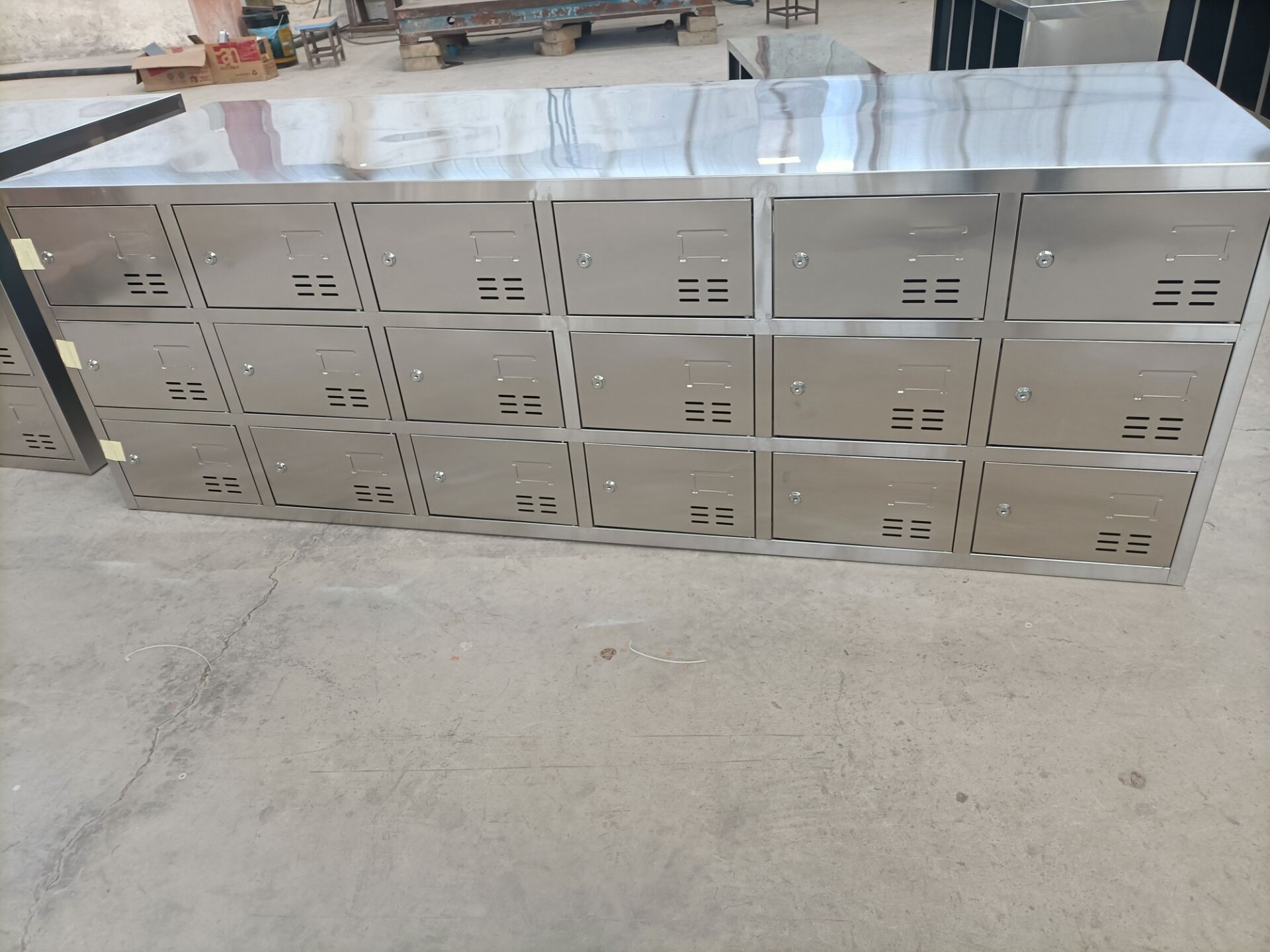 定制304不锈钢员工18门鞋柜无尘净化车间双面换鞋凳3层带锁换鞋柜