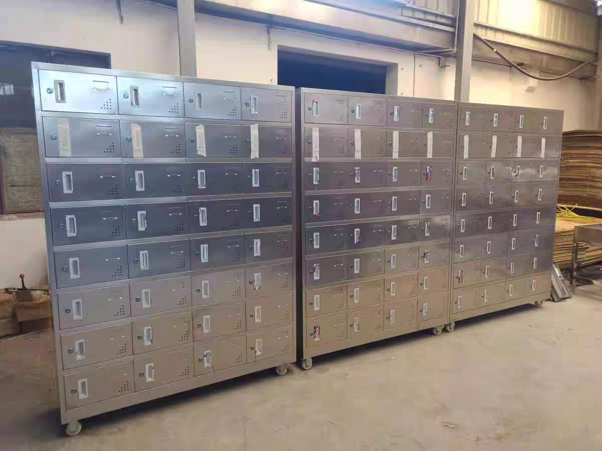 厂家定制32门更衣柜碗柜鞋柜304不锈钢带锁餐具柜多格移动储物柜