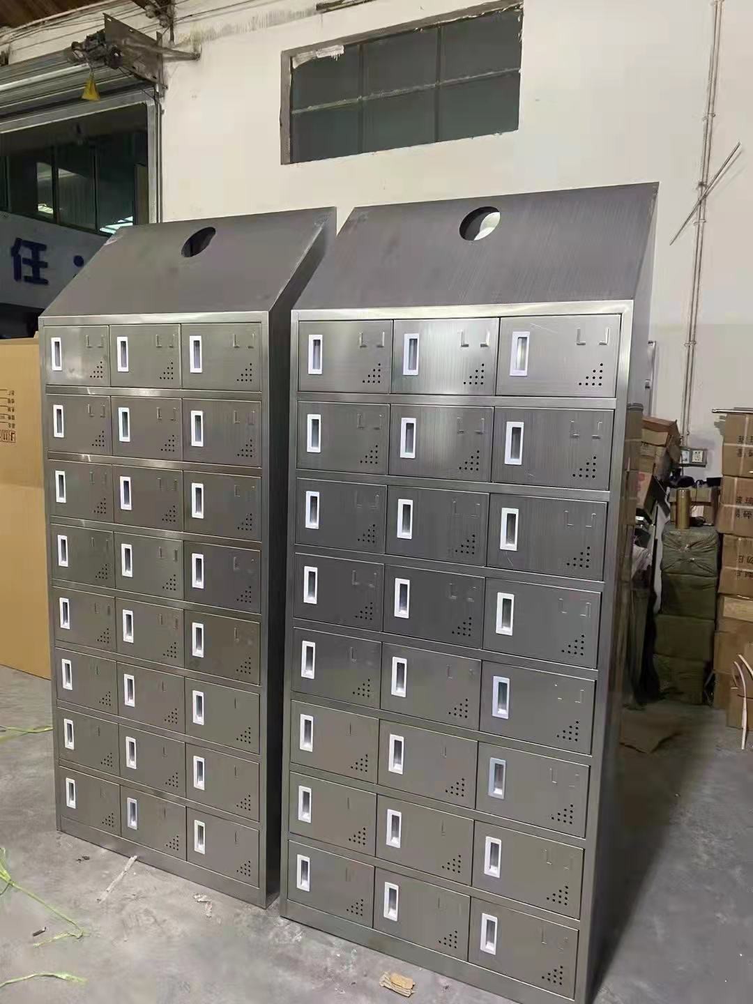 定制304不锈钢斜顶更衣柜无尘车间斜坡上顶24门鞋柜磁吸门储物柜