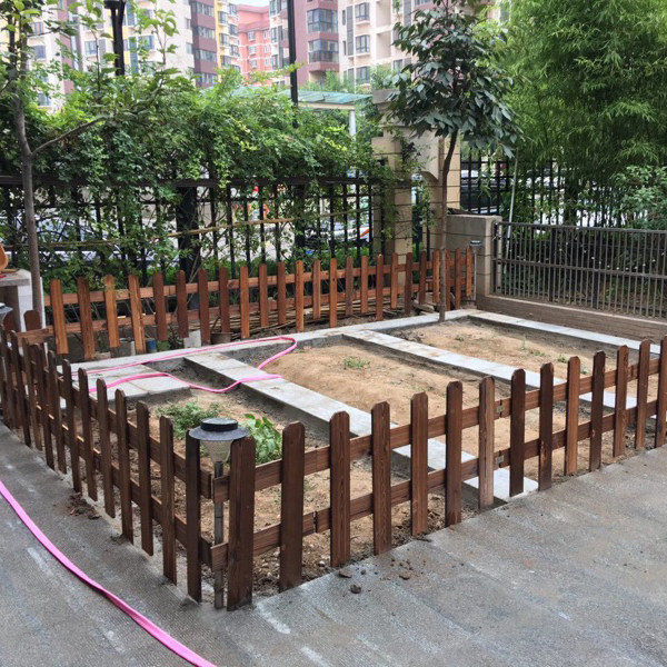 Outdoor Solid Wood Fence Guardrails Decoration Outdoor Patio Garden Fence Embalming Wood Small Fence Flowers Altar Partition Fence