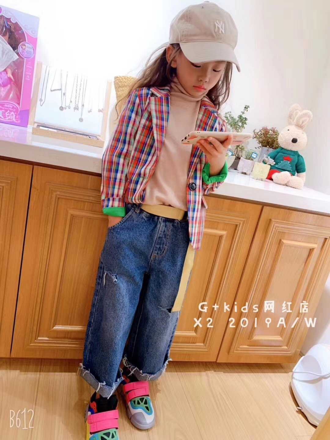 Euro-Hàn Quốc childrens 2019 mùa thu cô gái phù hợp với kẻ sọc mới denim quần rộng chân ở trẻ em Hàn Quốc phiên bản lớn của không khí.