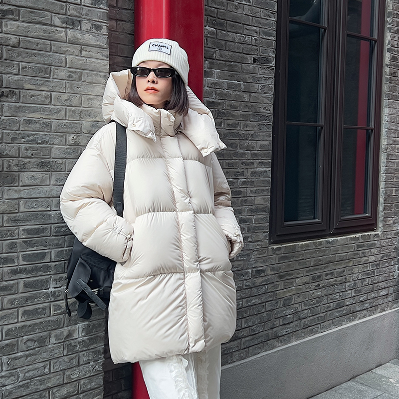 Minimalist Design White Duck down Jacket with Detachable Hood, 2025 Winter New Style, Women's Mid-Length Puffer Coat