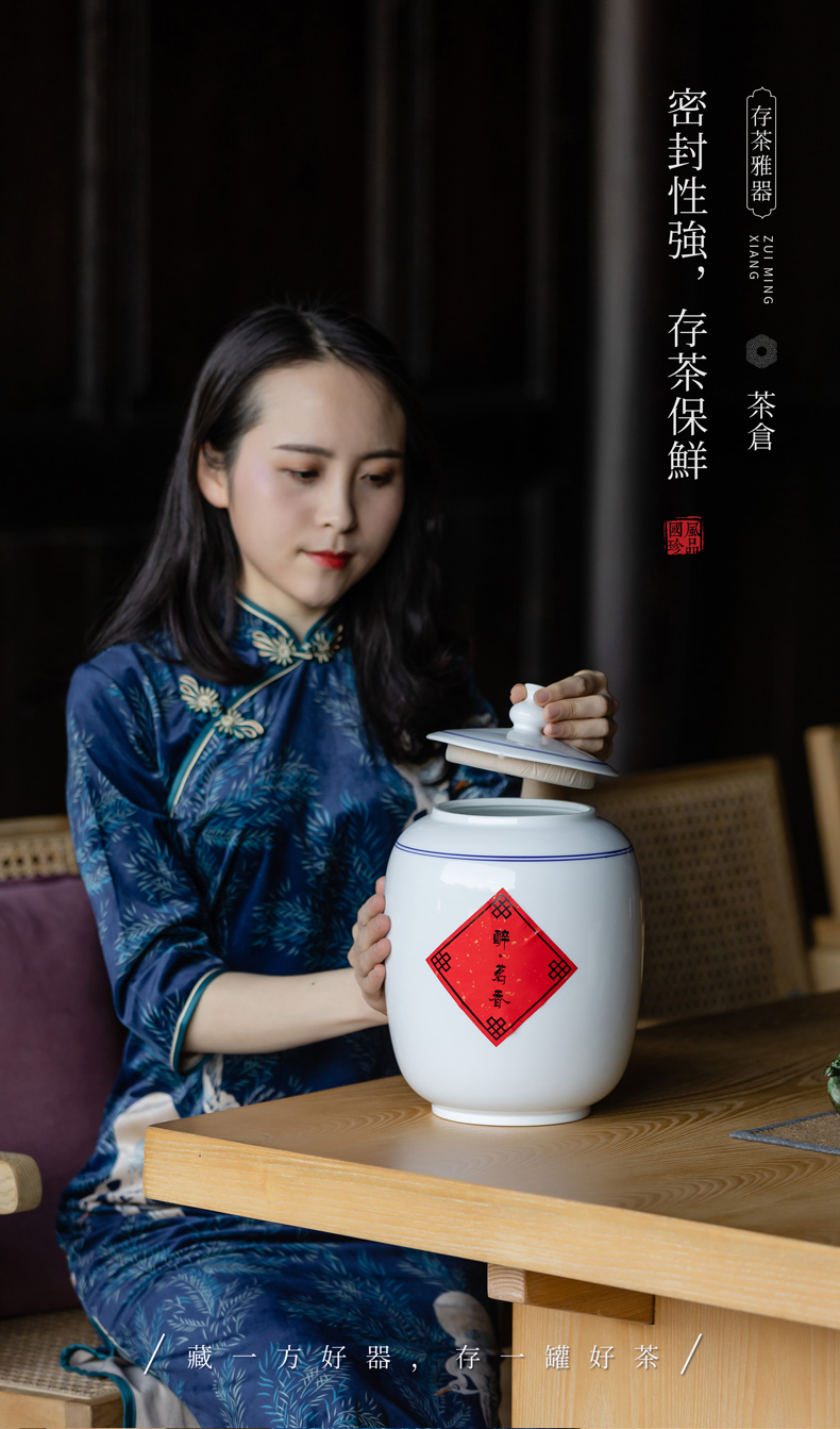 The large capacity of blue and white porcelain tea pot ceramic seal loose tea pu 'er tea caddy fixings moistureproof deposit receives increasing number