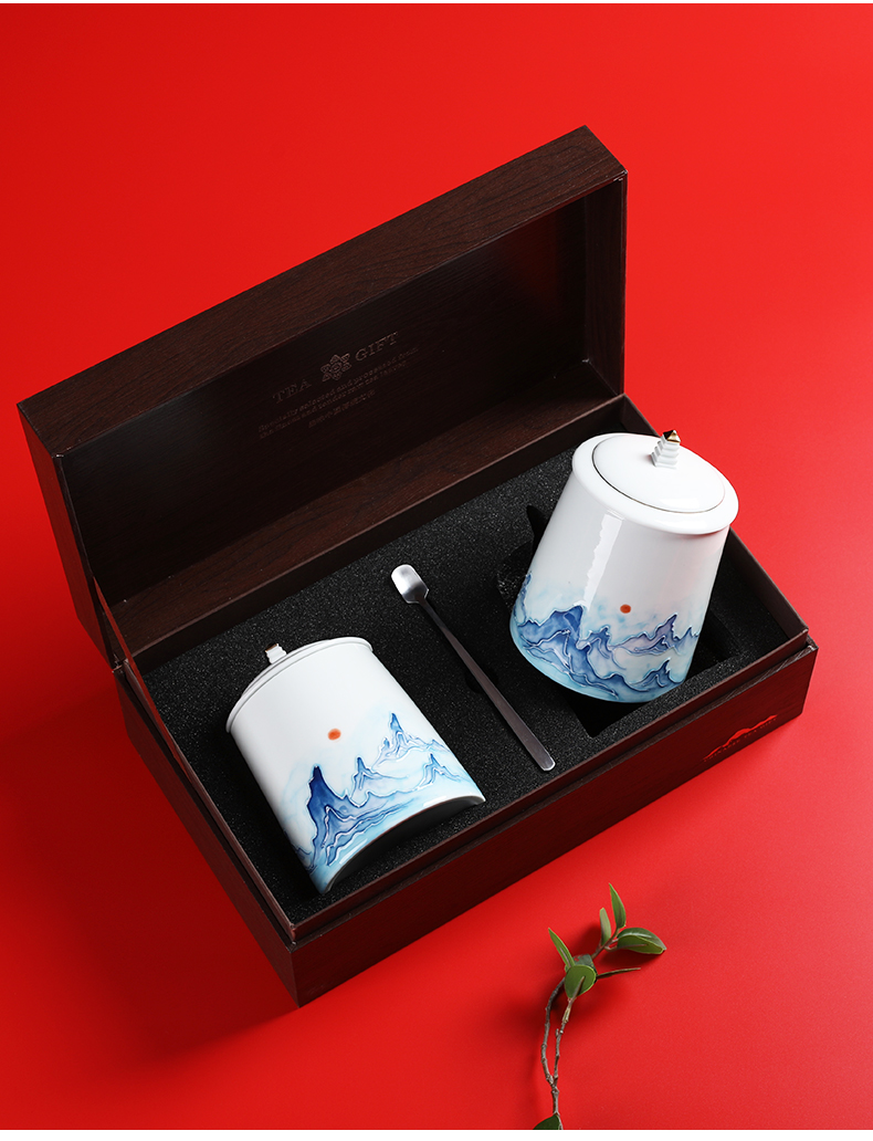 A new tea packaging gift box aneroid common black tea, green tea in the tea pot of hand - made of ceramic seal pot double tank