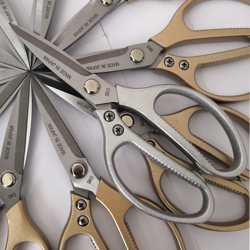 Original Japan imported SK5 chicken bone scissors strong kitchen scissors food scissors household scissors all stainless steel scissors