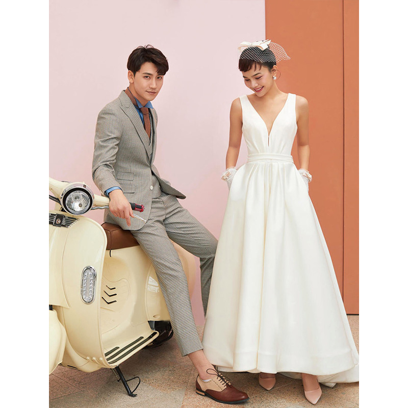 Light wedding dress 2021 new bride super fairy satin evening dress travel shoot forest department simple dream V-neck out of the yarn woman