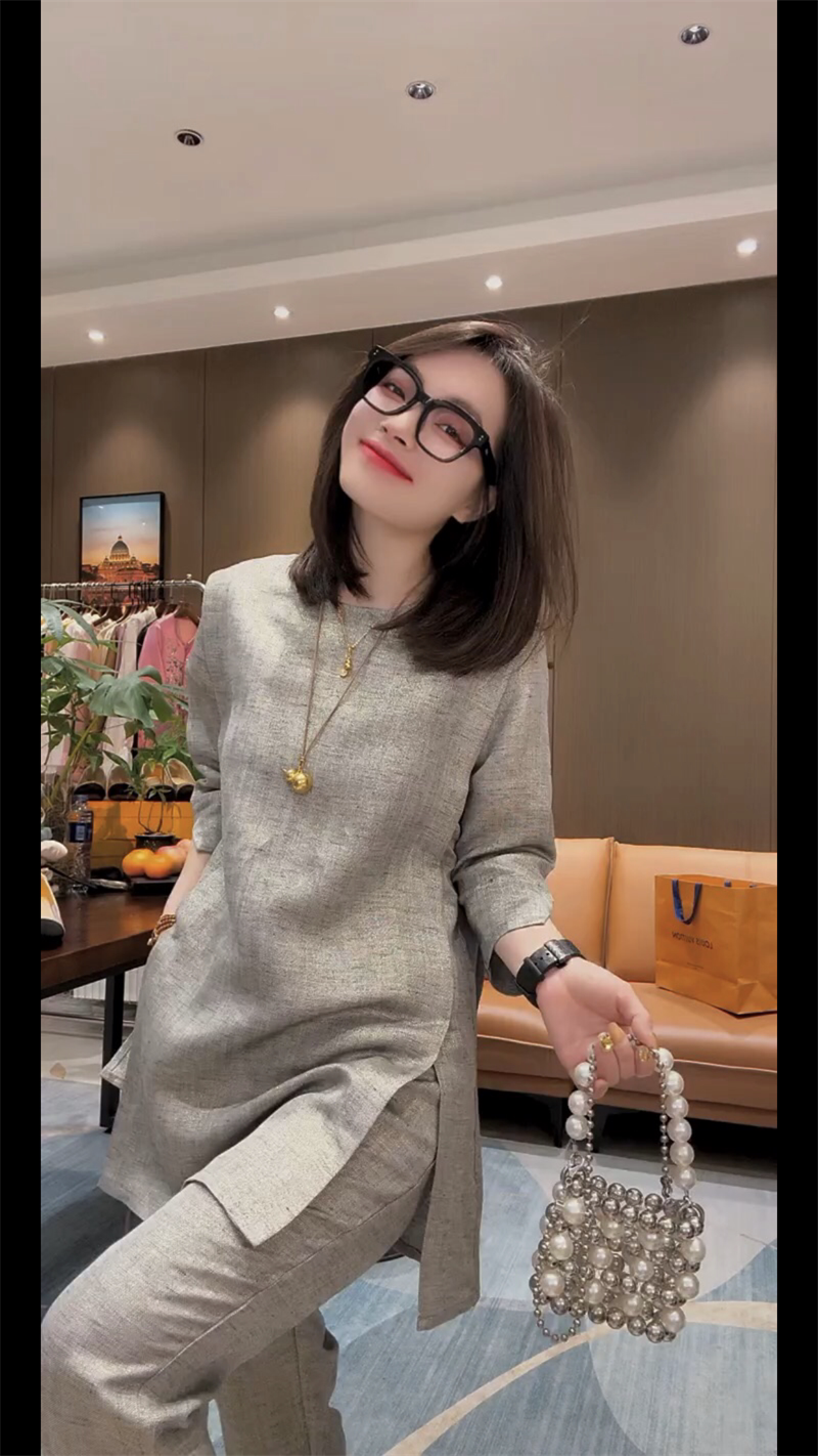 Slimming 2025 Mid-Length Tee & Skinny Pants Outfit - Product image 6