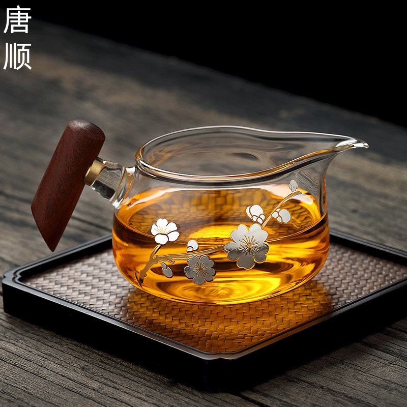 Solid wood side to make fair cup glass thickened heat-resistant sub-tea instrumental Gongfu tea accessories gold and silver burning public cup pour tea