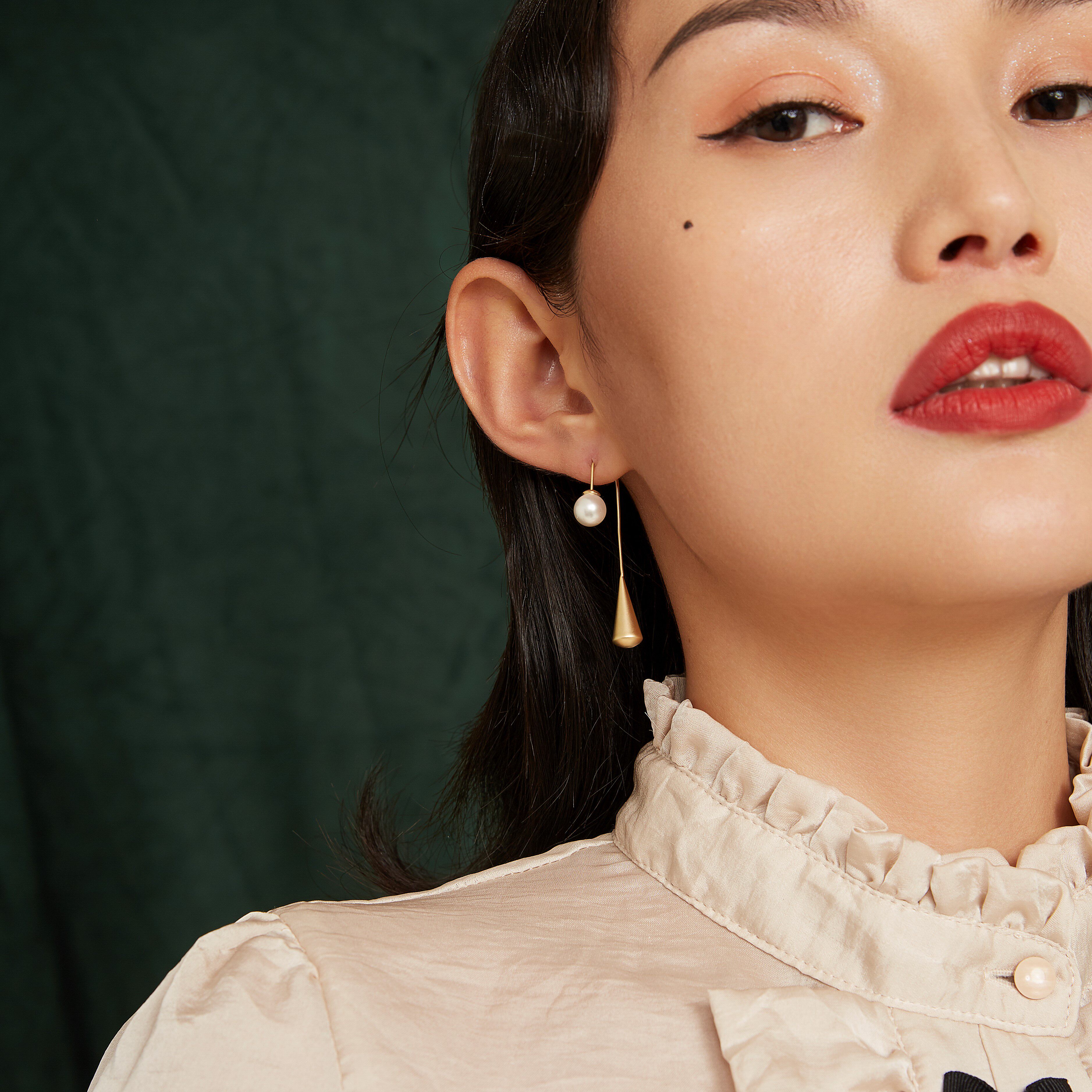 Original design high-end pearl earrings earrings matte gold female line French elegant daily simple face-lift