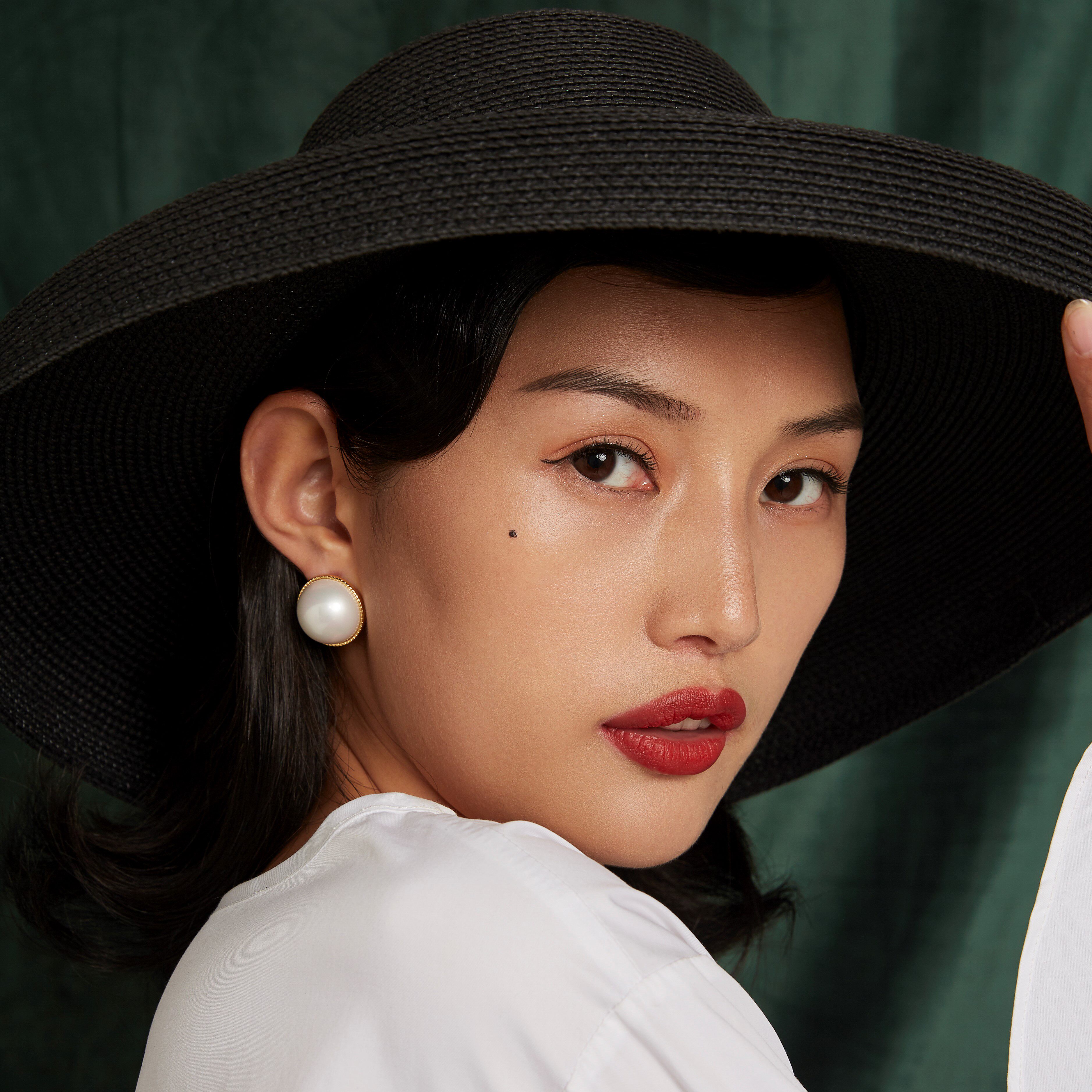 Original Heben Half Pearl with ear hole earrings and earrings female retro round large ear nails 2021 new mode