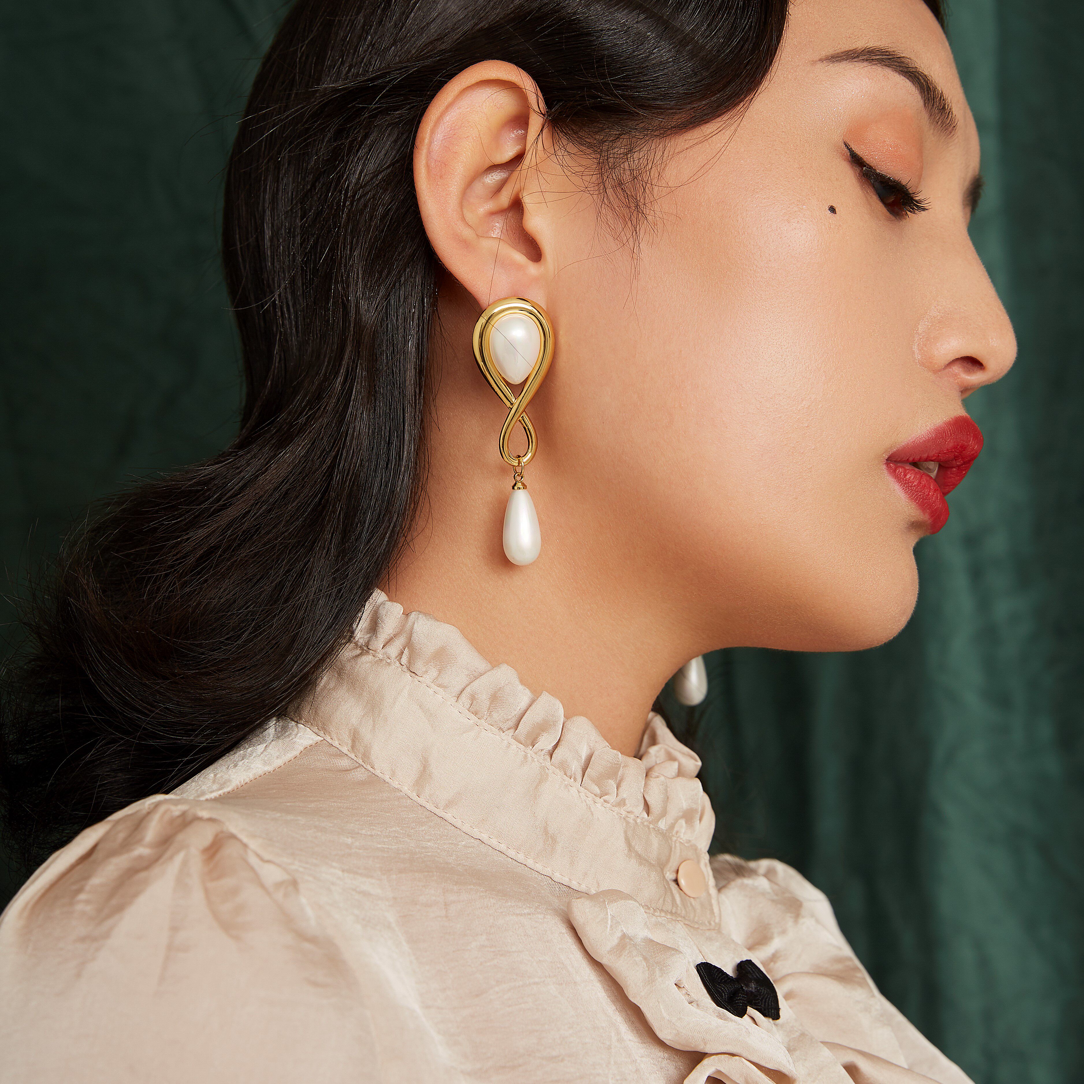 Original retro pearl imitation Mabe water drop 925 silver needle earrings ear clip vintage palace high sense Hepburn