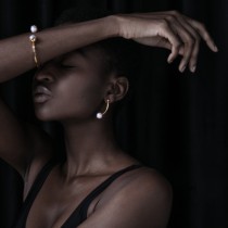 Evolution Baroque Pearl retro design sense natural pearl asymmetrical stream earring bracelet