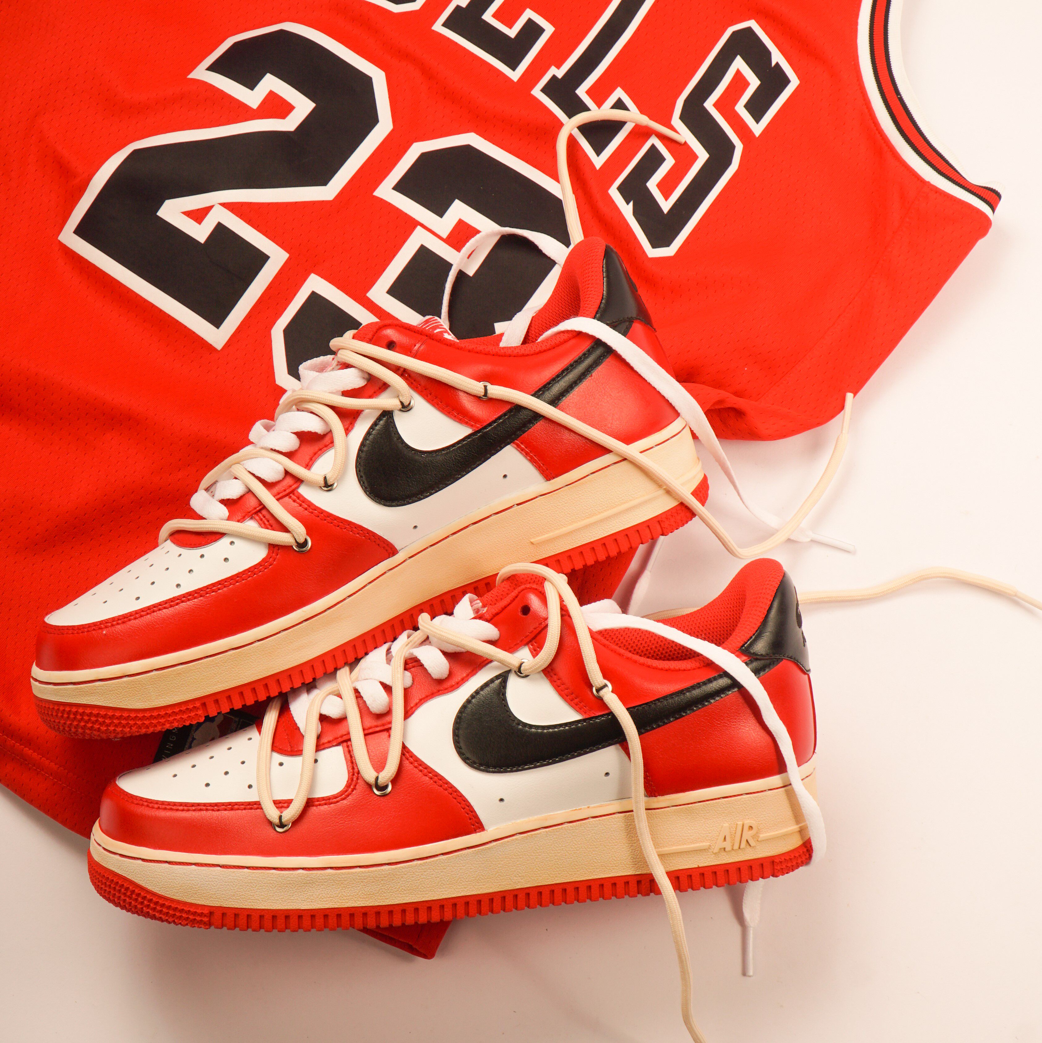 Nike Air Force 1 Low AF1 Bull Chicago OW deconstructed shoelaces to make old retro sneakers custom