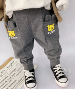 . Baby Quần 2020 mùa xuân Outfit New trai Casual Pants Kids Loose-fitting xà cạp Baby Quần Hàn Quốc phiên bản của trẻ em.