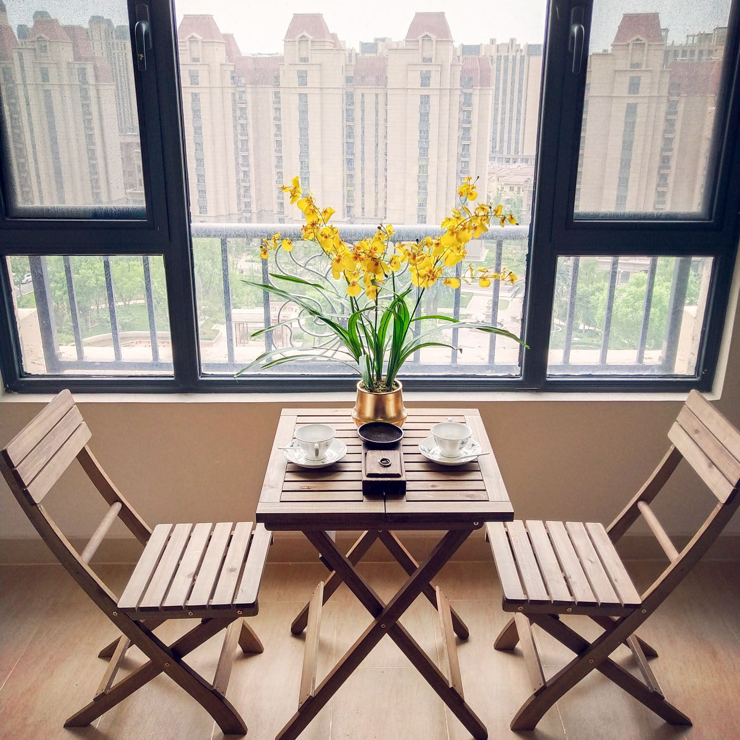 Balcony leisure coffee table retro solid wood foldable coffee small round table garden courtyard table and chair combination outdoor square