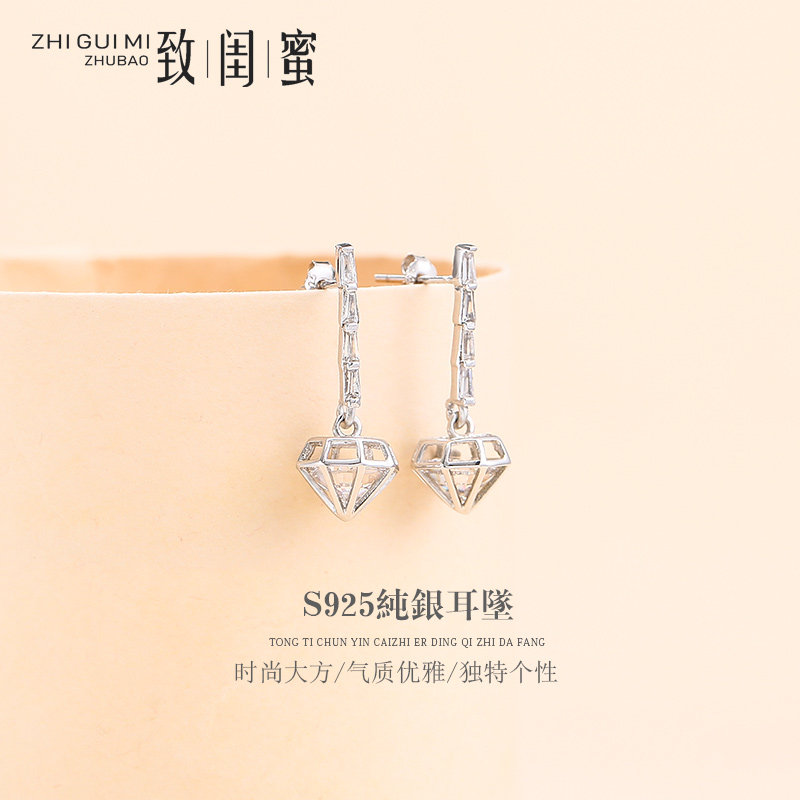 Earring feminine Korean network red ear crash long niche silver French high - sense 2019 new tide ear nails