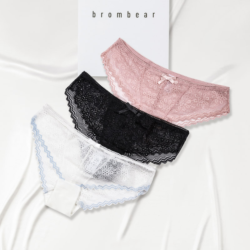 Comfort thin Lace Triangle Briefs Feminine Sense Hollowed-out Breathable Cotton Inner Gear Low Waist 2021 New 19806