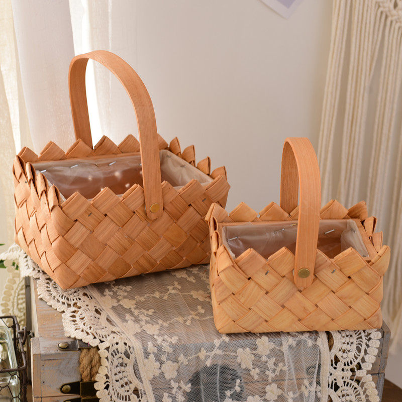 Companion Courtesy Woman Bridesmaid Wedding Practical Wedding Companion Gift Basket Bridegroom guests Back to the gift box Handheld basket empty