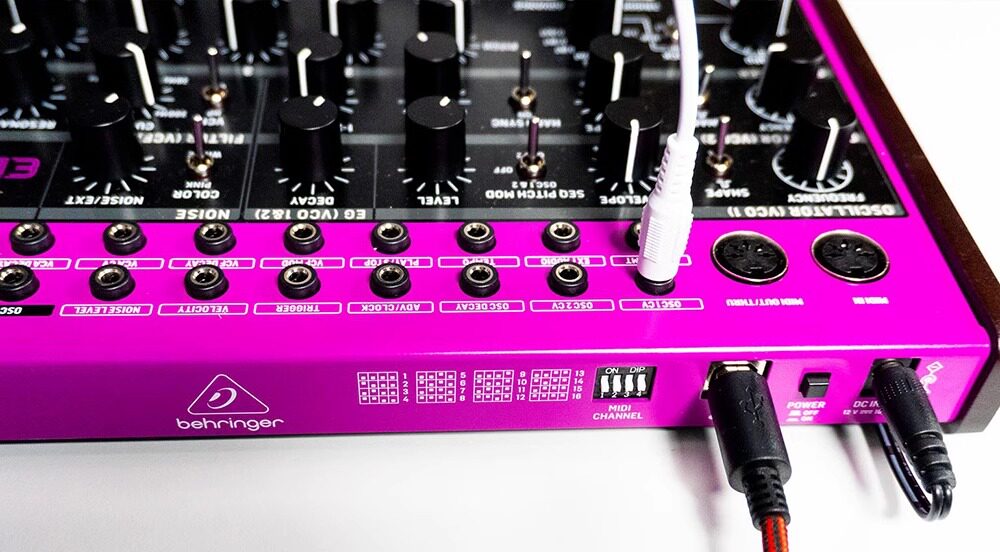 Аналоговый синтезатор behringer/百灵达 edge 半模块化专业打击乐桌面编曲模拟合成器