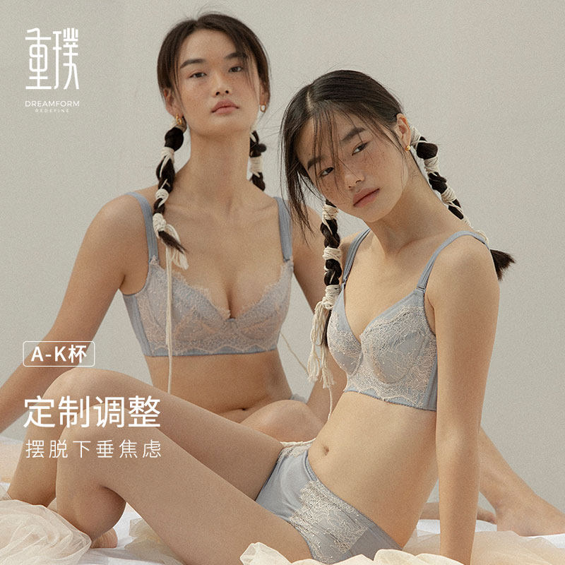 The heavy underwear woman gathers adjusts underwear to collect the breast and the lace outside the pressed gold lash lace