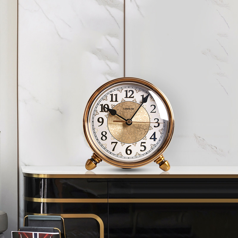 Small-seat clock clock simple desktop home desktop European-style retro creative fashion living room ornament clock watch mute
