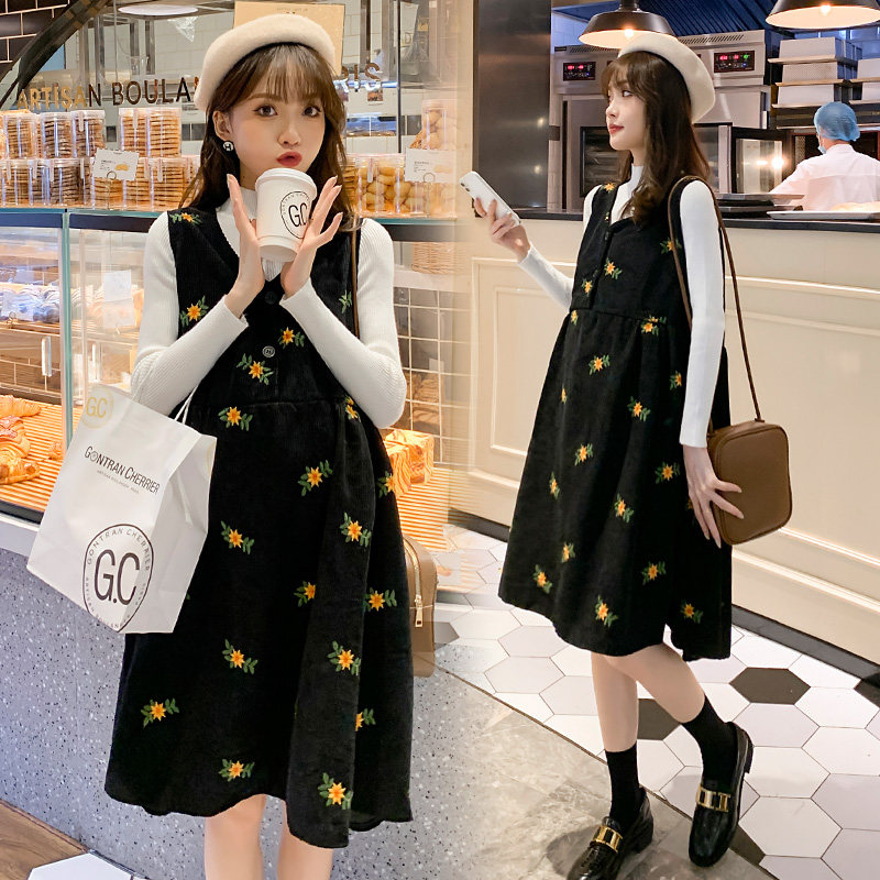 Maternity clothing autumn and winter clothing net red suit embroidered corduroy baby bag skirt two-piece set fashion maternity dress trendy mother