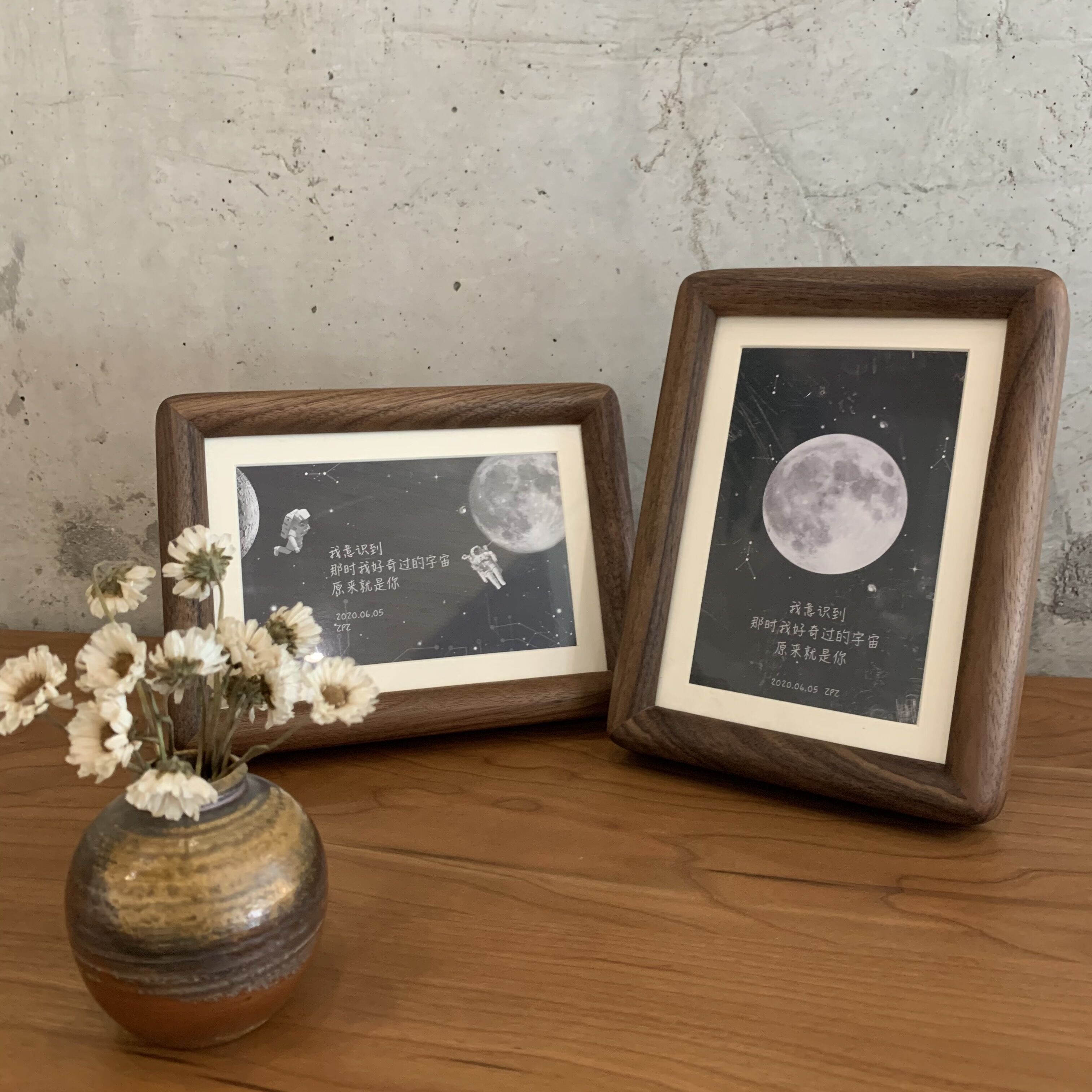Creative rounded black walnut photo frame table 6 inches 7 inches couple bedroom solid wood ornaments wash photos to make a picture frame - Taobao