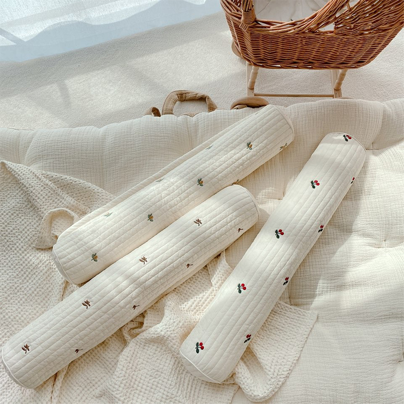 South Korean mallotte baby cylindrical appeasement on pillows side sleeping anti-mites anti-mites Crib Enclosure Strips of pillows