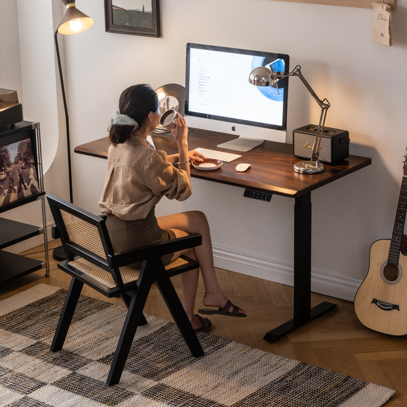 Walnut Wood Large Panel Electric Height-Adjustable Desk, Black Walnut Solid Wood Dual-Motor Office Desk and Writing Desk Walnut Wood Large Panel Electric Height-Adjustable Desk, Black Walnut Solid Wood Dual-Motor Office Desk and Writing Desk