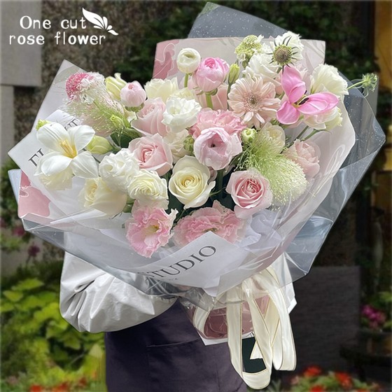 Hangzhou flower express delivery of roses, hydrangeas and tulips in the same city. Mixed bouquets for your lover’s birthday. Flower delivery shop delivers flowers to your door.