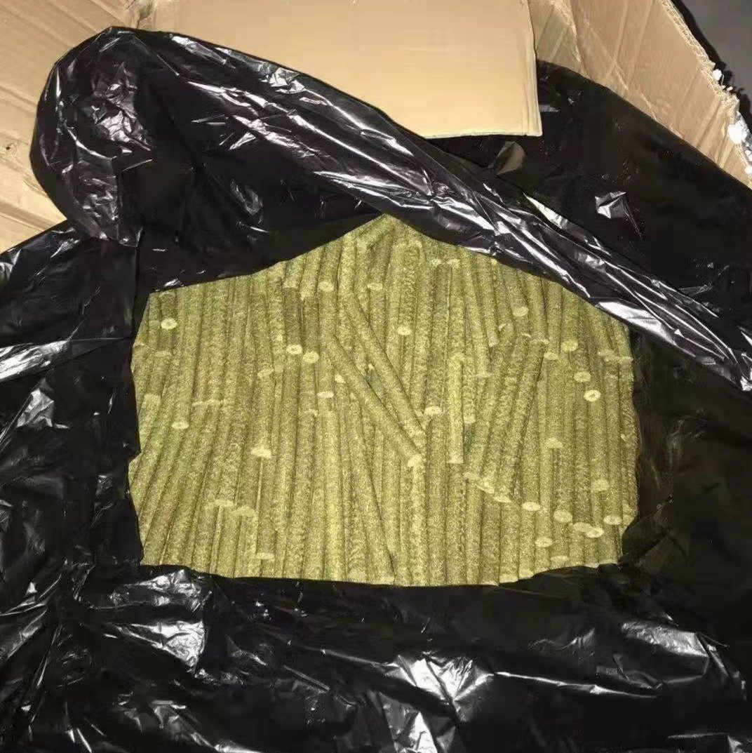 Grass boss rabbit rabbit totoro Dutch pig hamster Timothy alfalfa rye carrot molar grass stick manufacturer straight hair