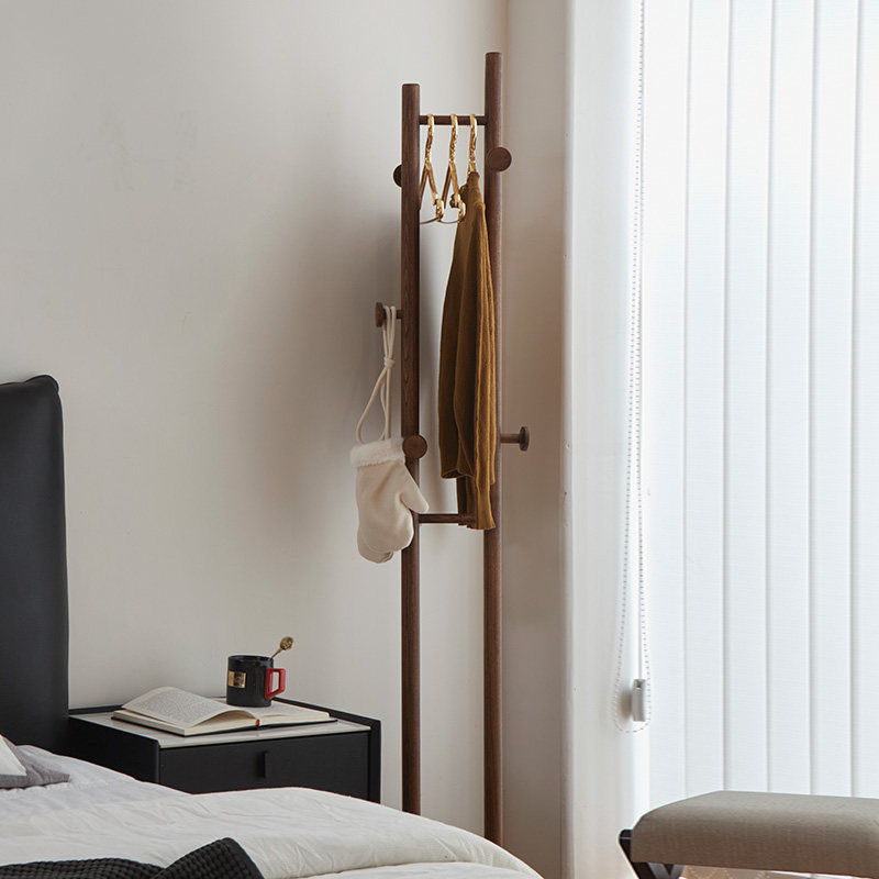 实木衣帽架：为家居注入简约自然之美