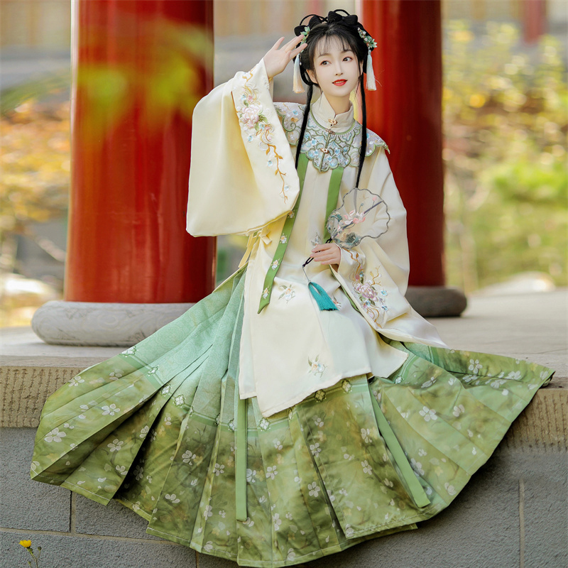 [Original] Ming-Style Hanfu for Women, 2026 New Model, Adult Cloud Shoulder Design, Heavy Embroidery, Mamian Skirt Complete Set for Everyday Wear
