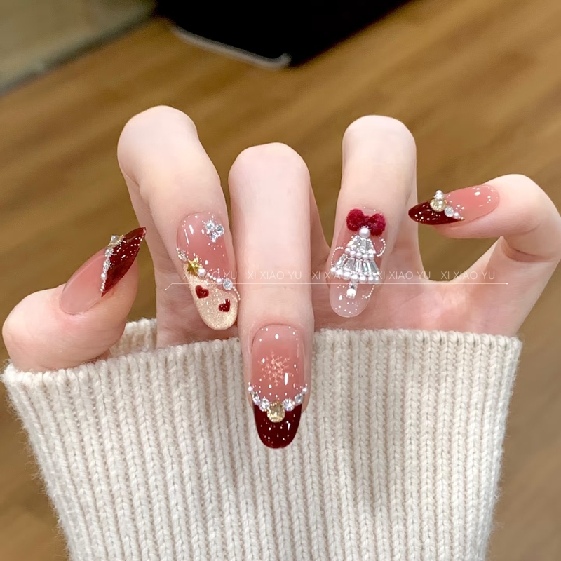 [Christmas Adventure] Gilded French-Style Heart-Shaped Cat-Eye Wine Red New Year Atmosphere Sweet and Sparkling Handmade Press-On Nails