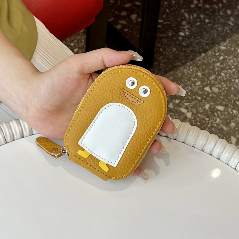 Картонная карточница? Нет, перевод контекст: Cartoon card holder, small capacious shoulder bag, wallet, genuine leather