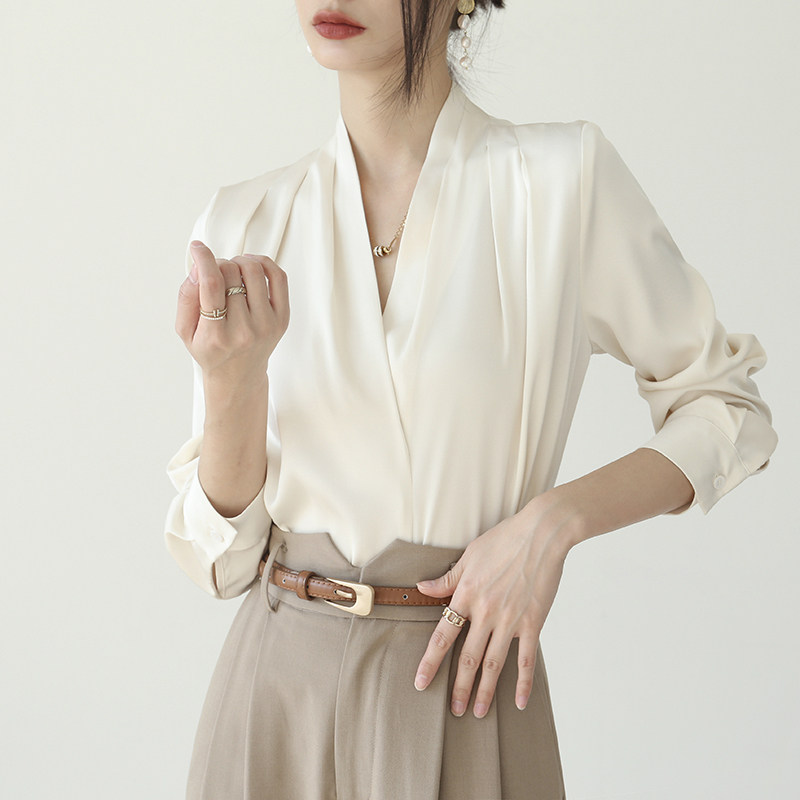 Design sense 2022 new V-neck long-sleeved temperament shirt chiffon salt shirt women's lazy spring top