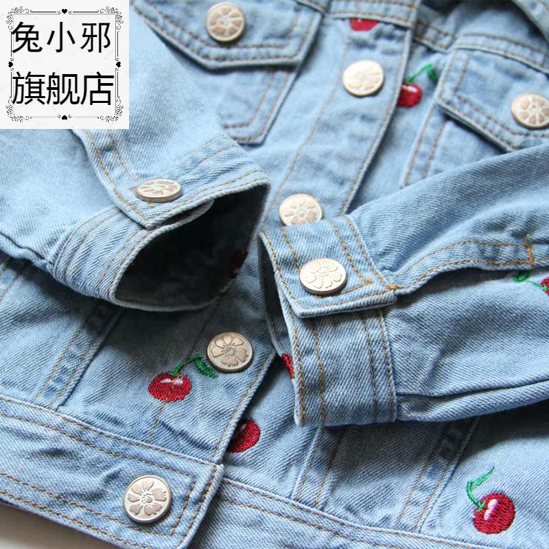 Cô gái denim jacket trẻ em cherry thêu denim phong cách ngắn áo khoác không khí mùa thu 2020 cho trẻ em.