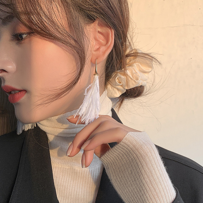 Super Fairy Feather Earrings Korea Temperament Net Red Personality Hyperbole Earrings Suitable for winter ear clips without earbuds