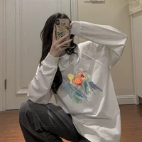 Белая традиционная модель тюльпана