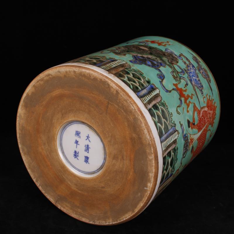 Jingdezhen imitation of the qing emperor kangxi lion kylin grain brush pot pen sea imitation antique folk collection of old goods China furnishing articles