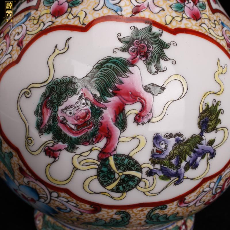 Jingdezhen imitation qianlong enamel lion play flower expressions using bottle of new Chinese style living room decorated boutique antique antique penjing collection