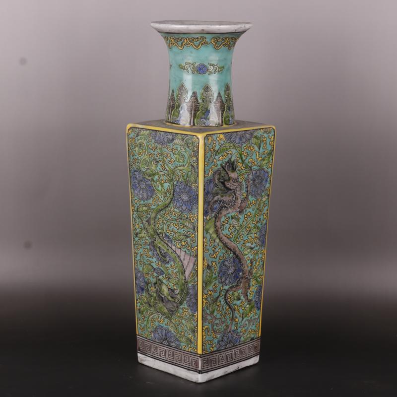 In the the qing emperor kangxi pastel dragon bottle of antique furniture Chinese nature round place China antique curio collection