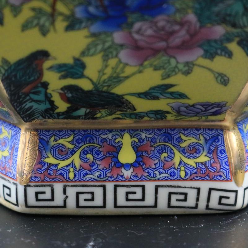 When the Qing qianlong yellow ground see colour enamel six - party flower design archaize with old household goods China antique