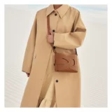 Европейская прямая почтовая рассылка Polene 23 Новая узла леди коньяк переплетается гладкая сумка для плеча телячьей кожи