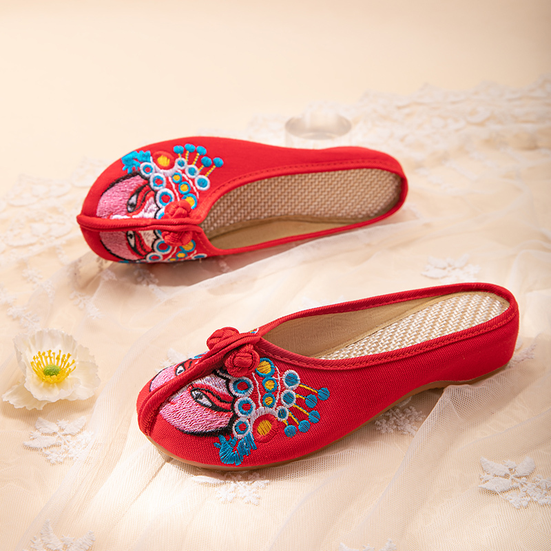 Embroidered Slippers for Women, Low-Heeled Round-Toe Shoes with Facial Motifs, Breathable, Suitable for Home and Outdoor Wear, Old Beijing Cloth Shoes, Summer Sandals for Women