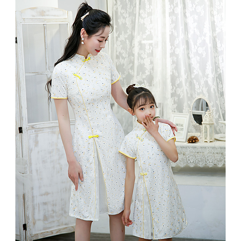 Chinese wind mother female qipao pro-son dress comeback improvement 2022 new summer fresh fried street white