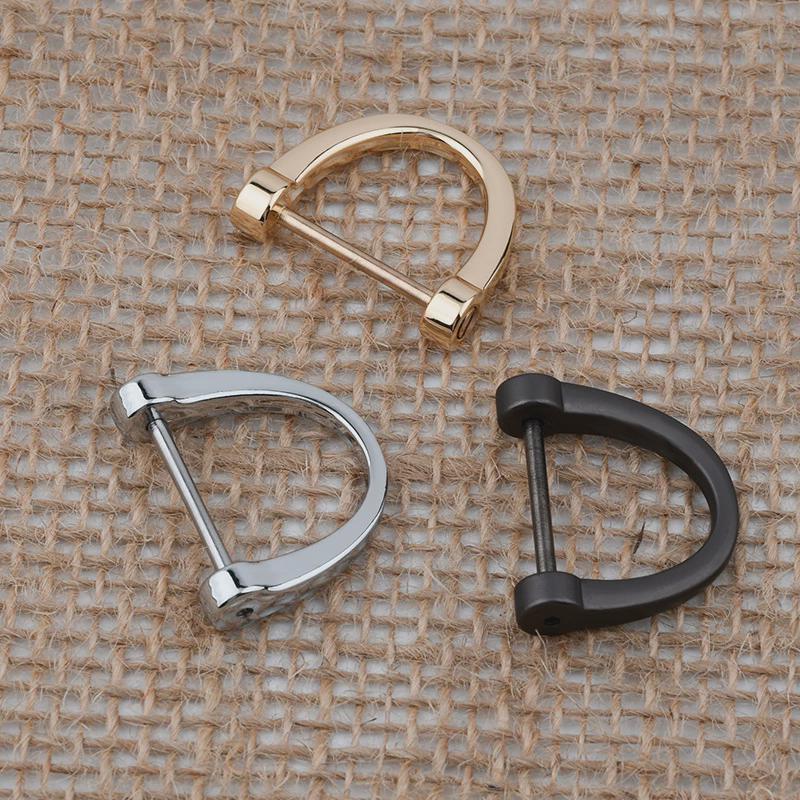 Horseshoe Buckle Titanium Alloy Stainless Steel Key Case Accessories for Women and Men Keychain Stirrup Buckle Pendant Car Keychain