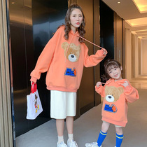Fried Street high-end parent-child clothing 2021 autumn and winter clothing new tidal fashion mother womens long style plus velvet padded sweater